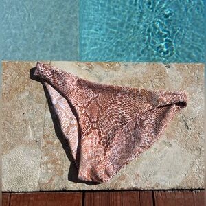 Skatie Cheryl Bottoms in Eden